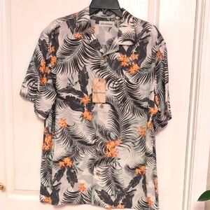 NEW! Caribbean Mens Tropical Floral Print Short Sleeve Camp Shirt. Size Large